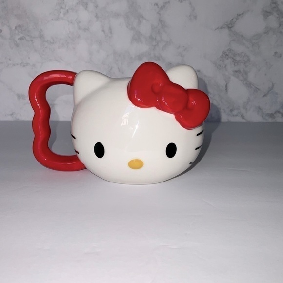 Hello Kitty ceramic mug- bow handle - Picture 2 of 9
